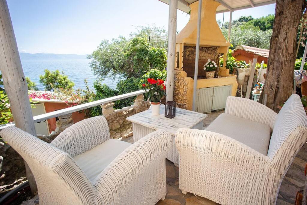 Kohyli Beachfront House Agia Pelagia Chlomou Exterior photo