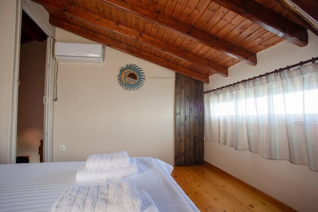 Kohyli Beachfront House Agia Pelagia Chlomou Exterior photo
