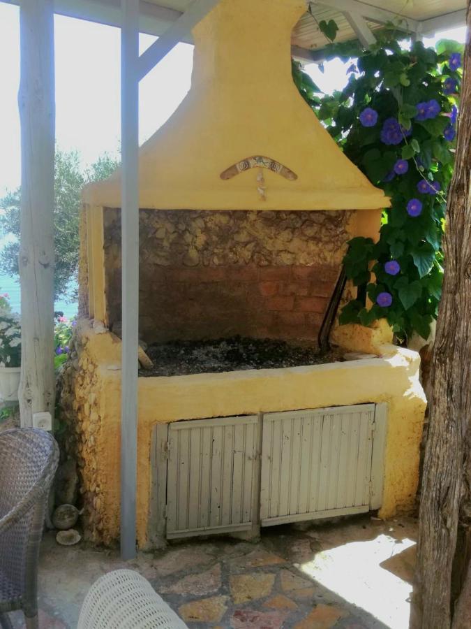 Kohyli Beachfront House Agia Pelagia Chlomou Exterior photo