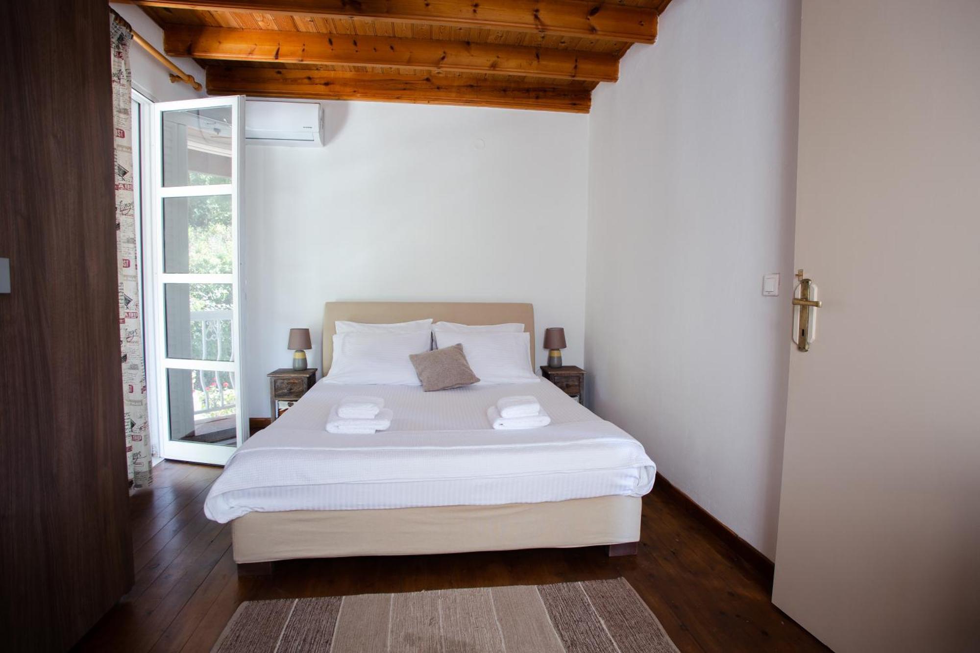 Kohyli Beachfront House Agia Pelagia Chlomou Exterior photo