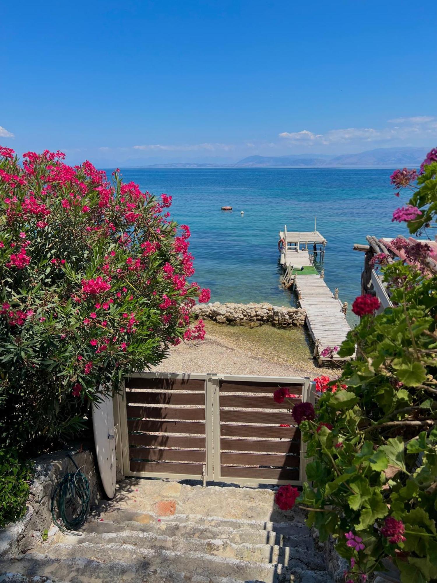 Kohyli Beachfront House Agia Pelagia Chlomou Exterior photo