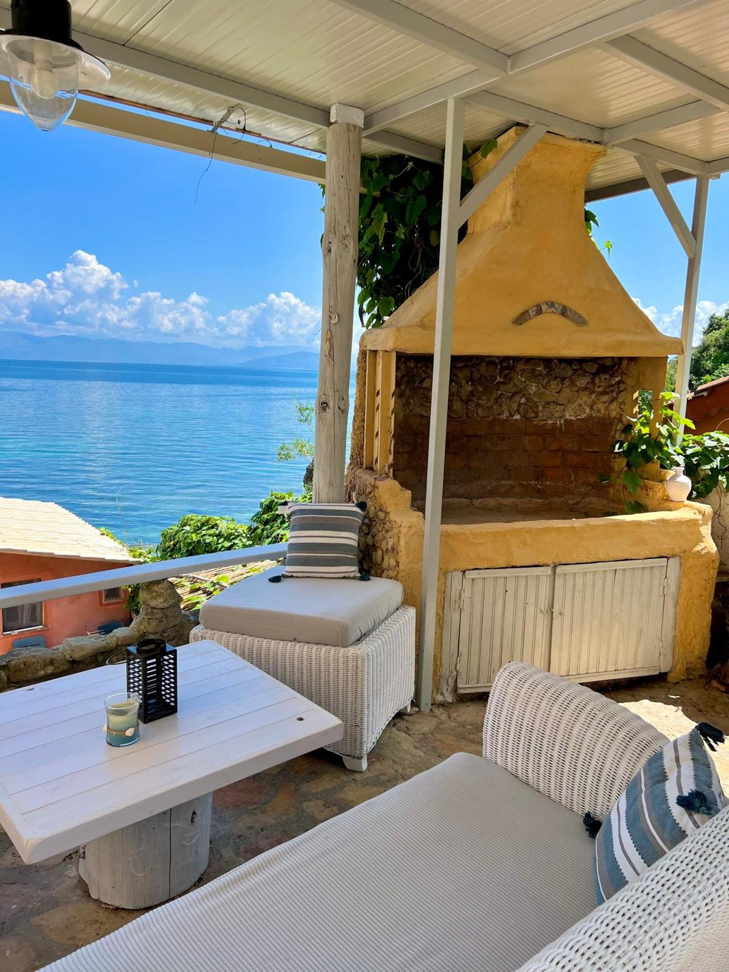 Kohyli Beachfront House Agia Pelagia Chlomou Exterior photo